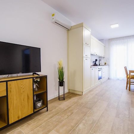 Lovely Home At West Residence 오라데아 외부 사진