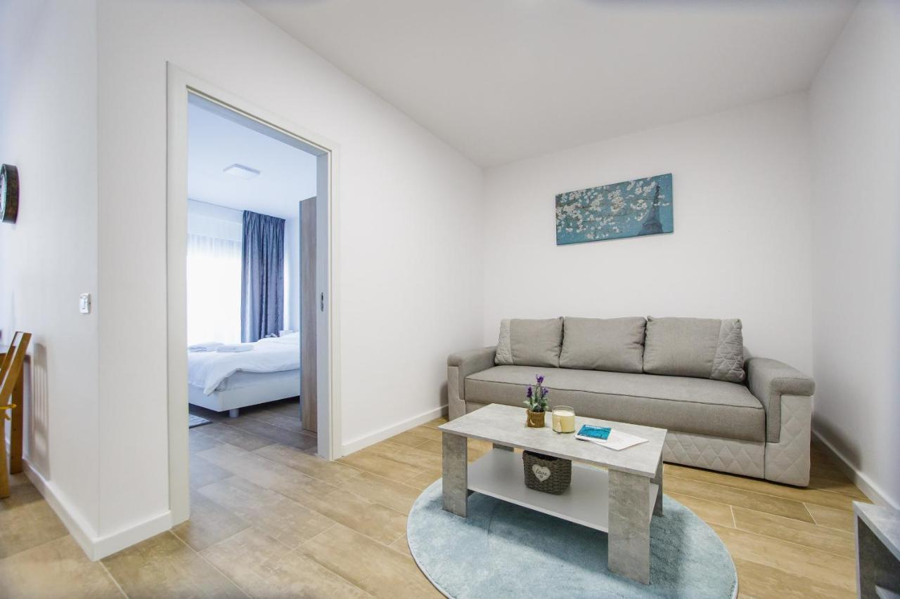 Lovely Home At West Residence 오라데아 외부 사진