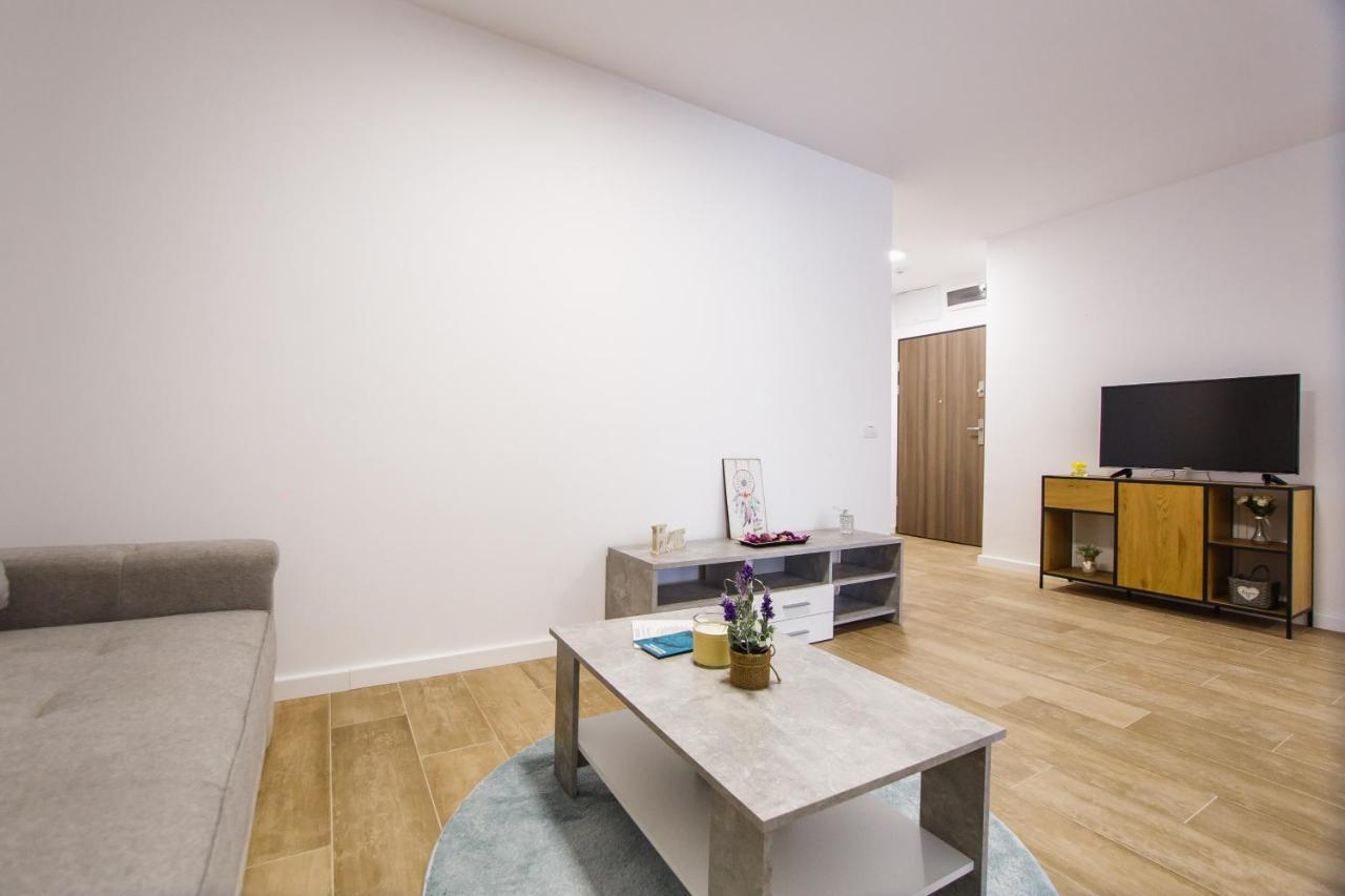 Lovely Home At West Residence 오라데아 외부 사진