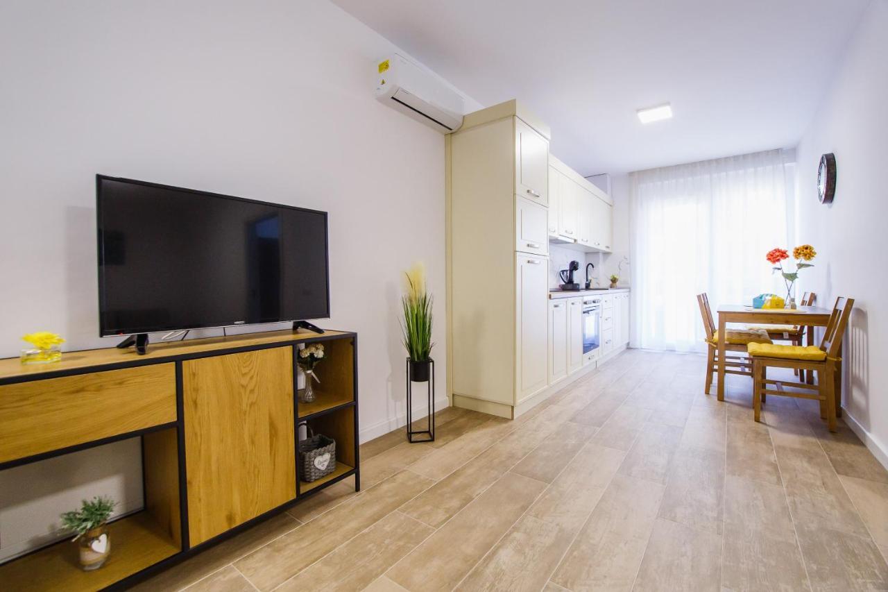 Lovely Home At West Residence 오라데아 외부 사진