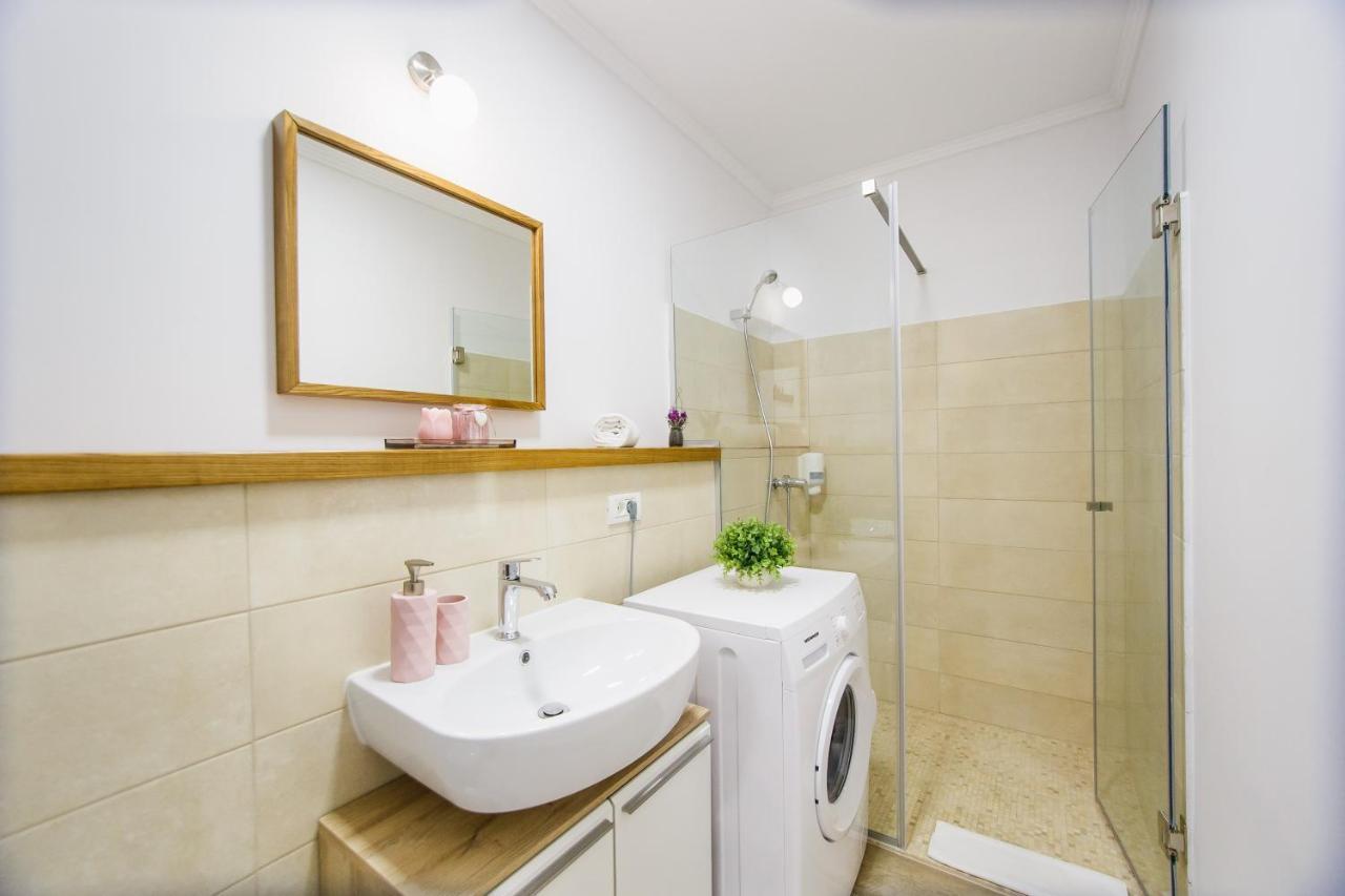 Lovely Home At West Residence 오라데아 외부 사진