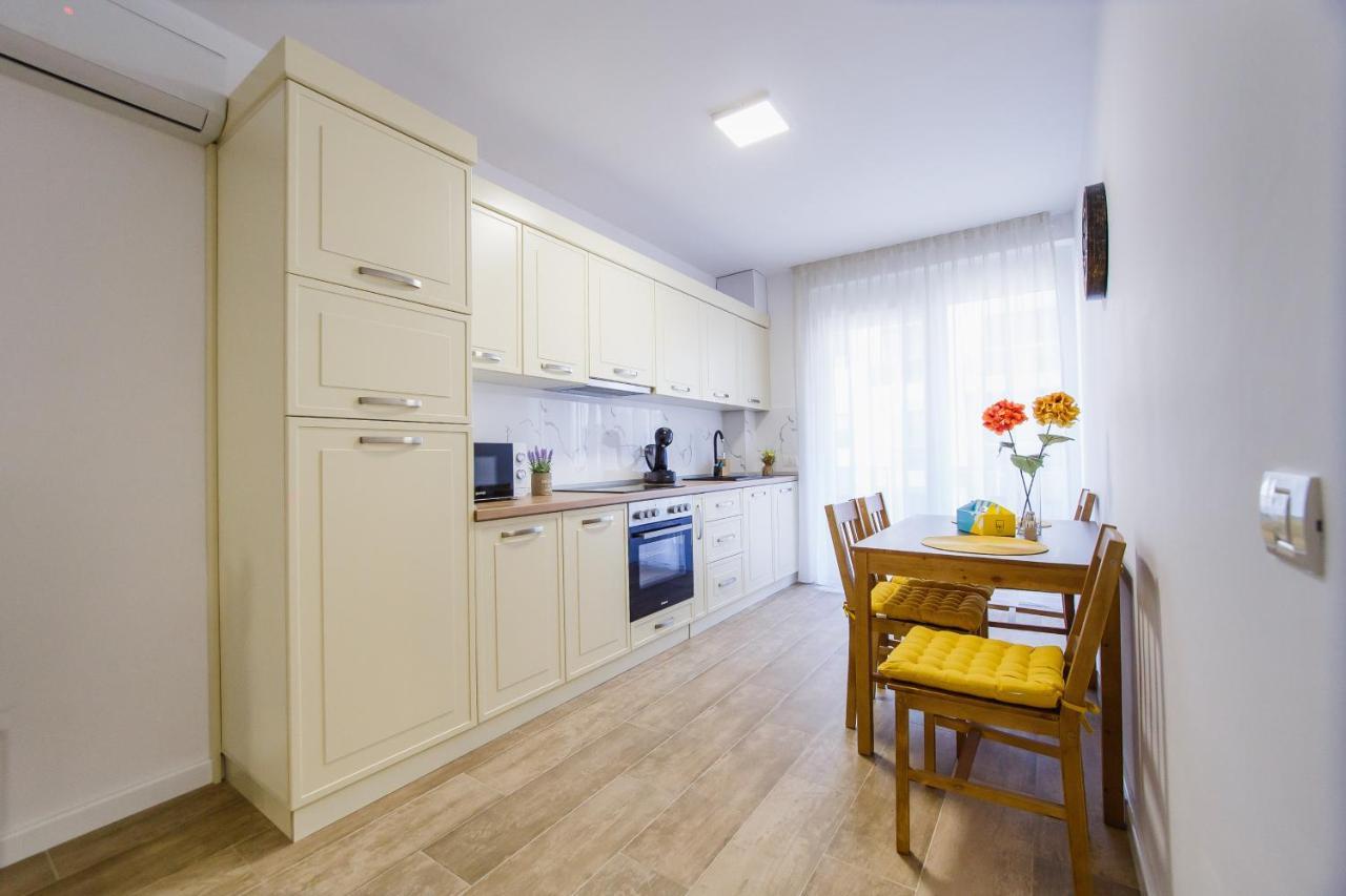 Lovely Home At West Residence 오라데아 외부 사진