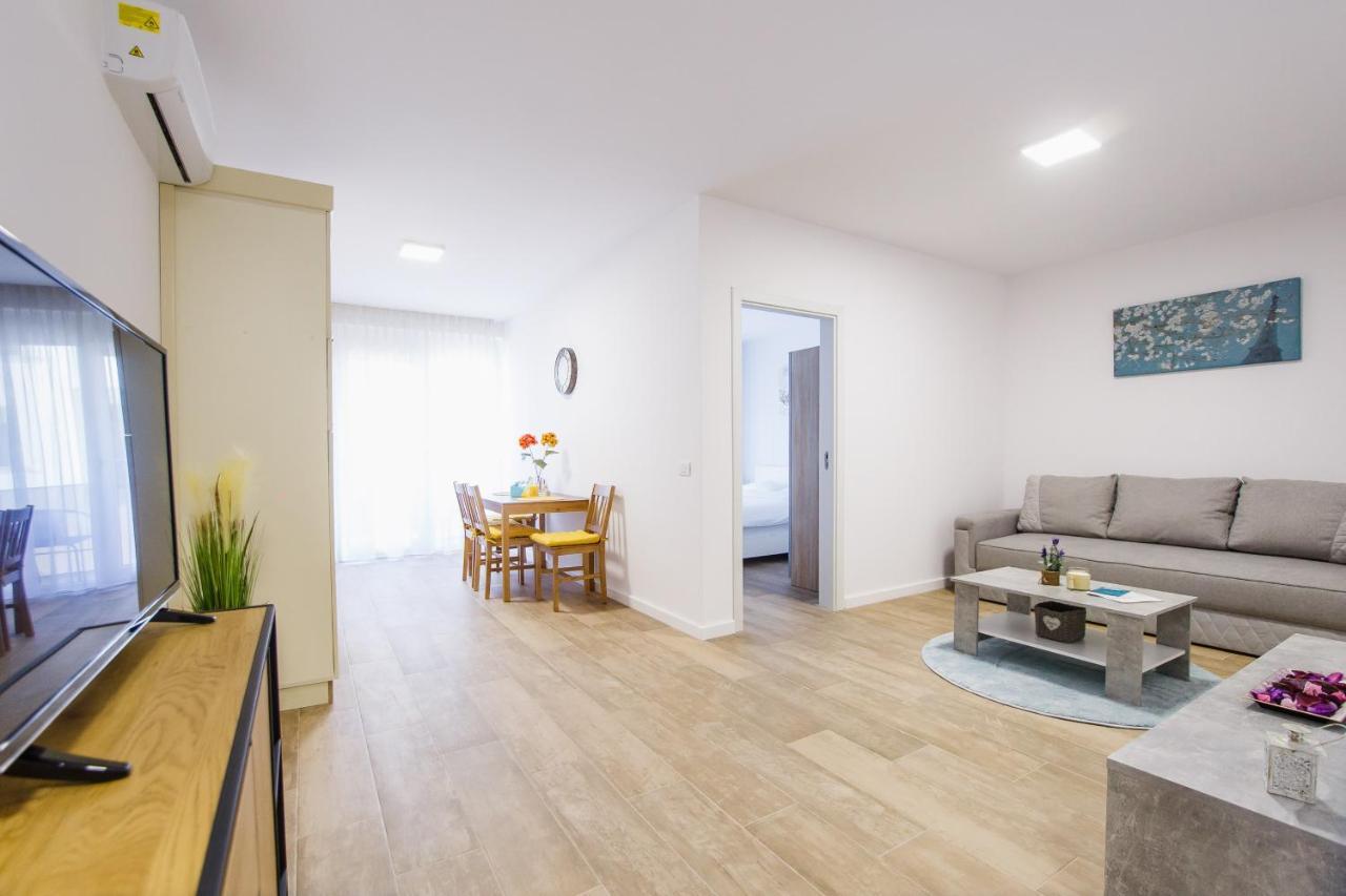 Lovely Home At West Residence 오라데아 외부 사진