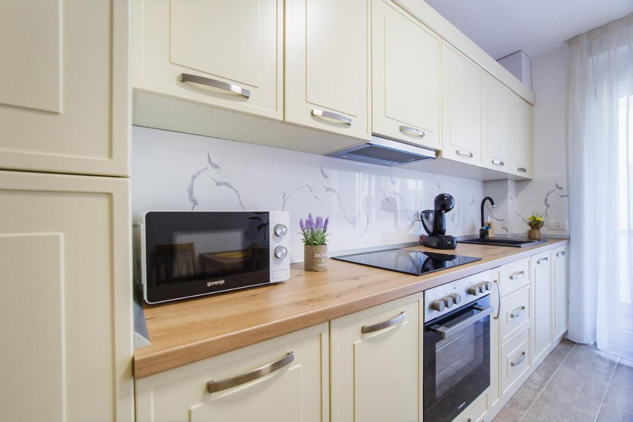 Lovely Home At West Residence 오라데아 외부 사진
