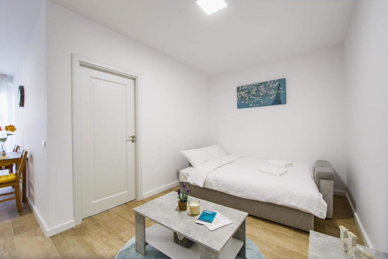 Lovely Home At West Residence 오라데아 외부 사진