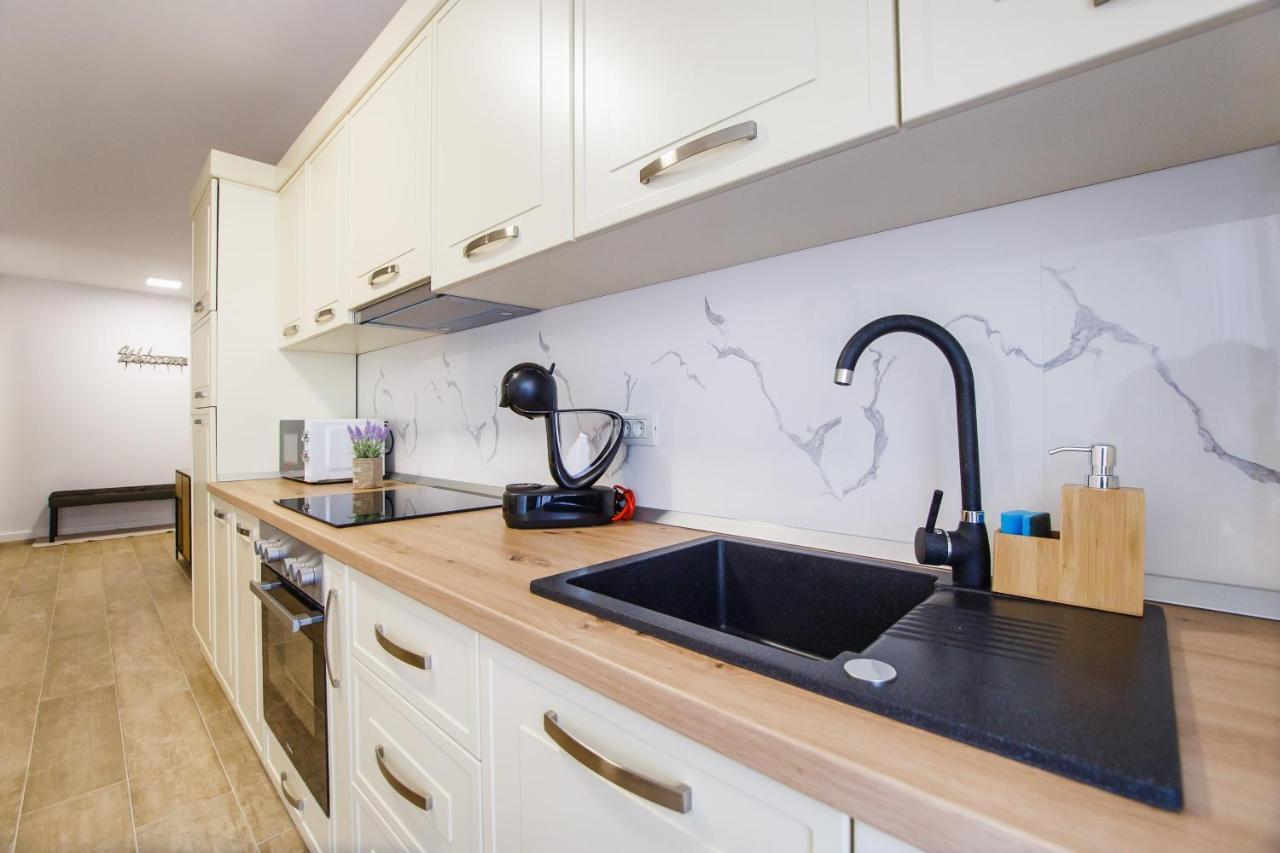 Lovely Home At West Residence 오라데아 외부 사진